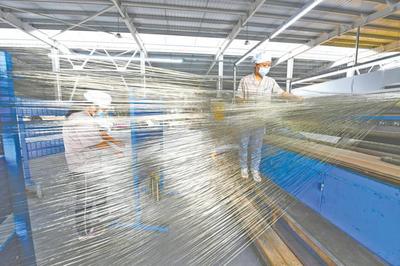 襄陽(yáng) 把巖石織成布，新材料技術(shù)引領(lǐng)產(chǎn)業(yè)變革